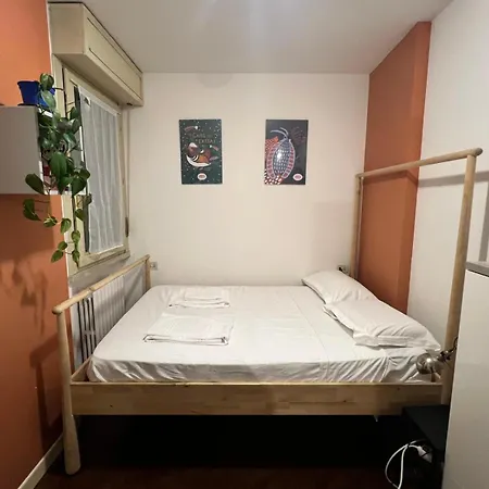 Easy Station Apartment