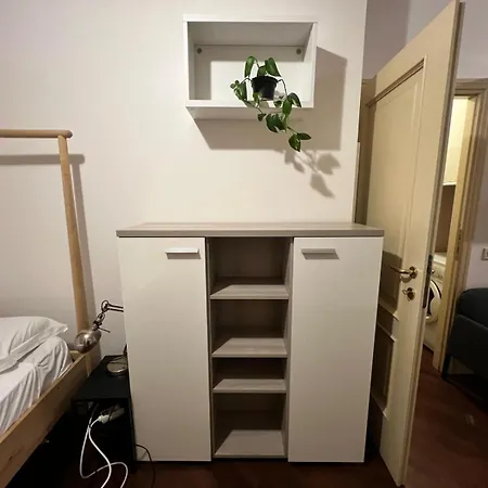 Easy Station Apartment